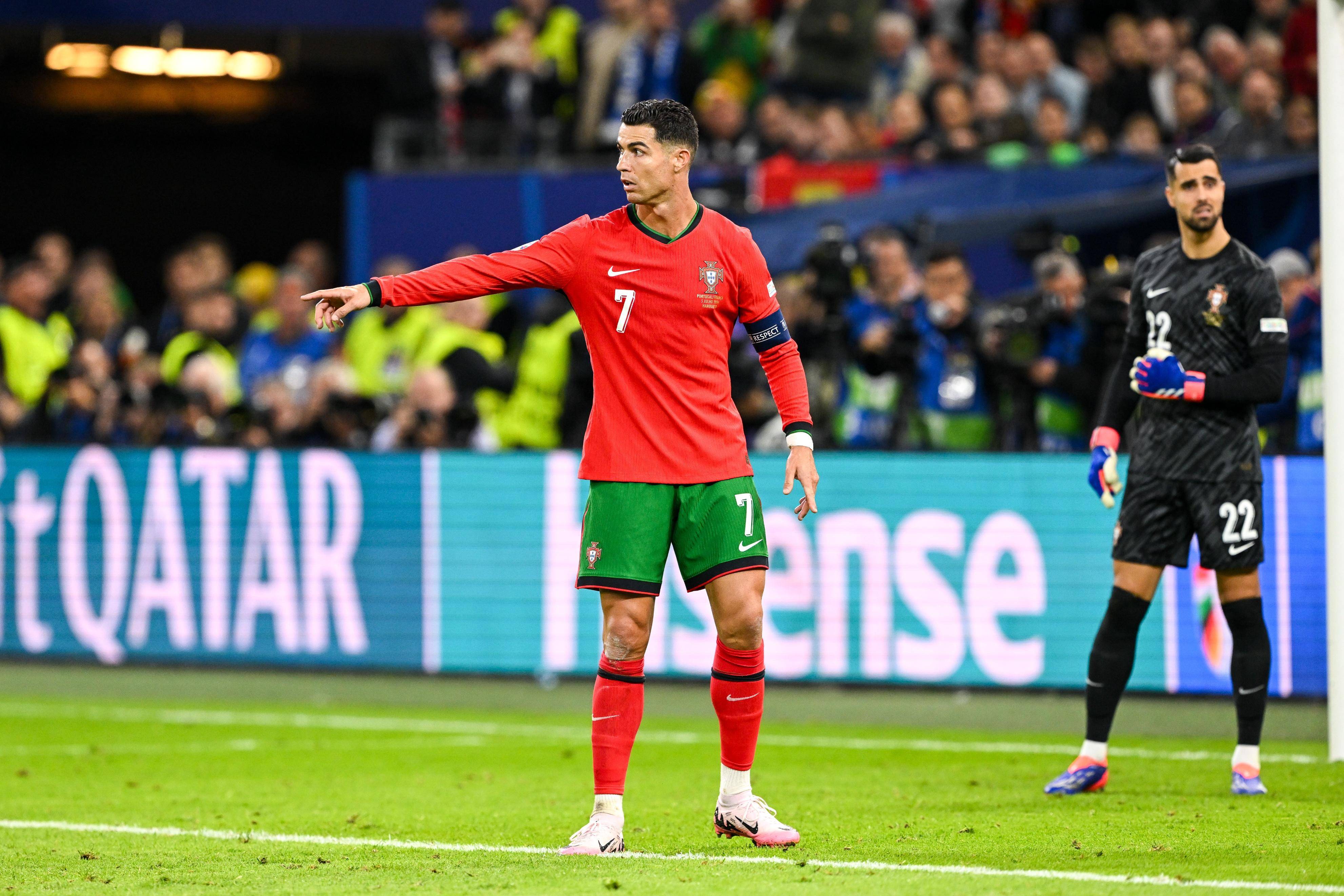 kaiyun-美国队不断突破!,C罗连续十五场比赛得分超过爆冷观众掌声雷动的简单介绍