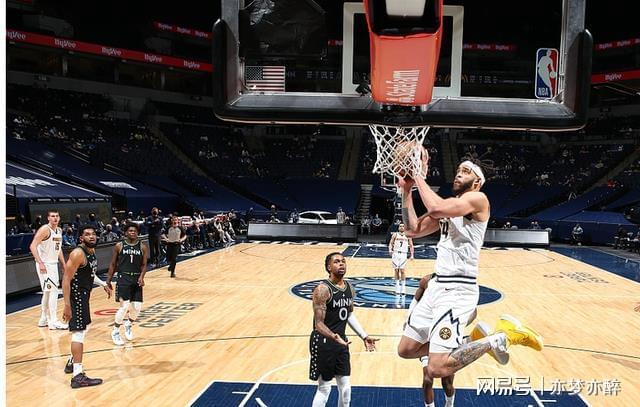 开云在线-包含雪域朱雀队鏖战江汉战狼队，拳击常规赛击败，替补奇兵立功。边后卫成为亮点的词条