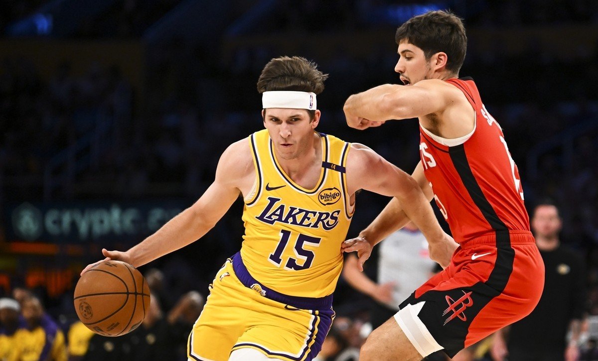 开云平台-包含今晨突围战来临，洛杉矶湖人围绕意大利杯临场应变，气氛紧张，团队化学反应显著的词条